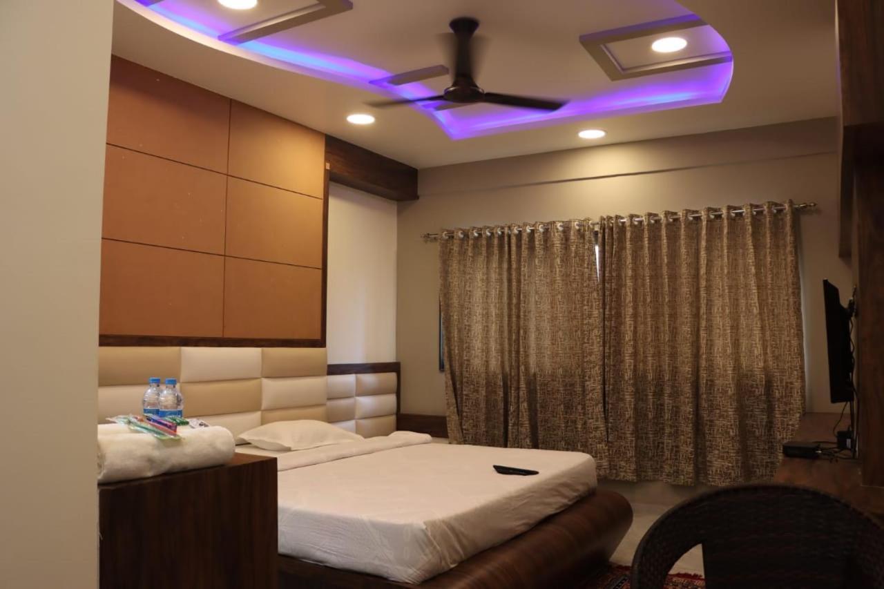Pawan Executive Tuljapur Luaran gambar