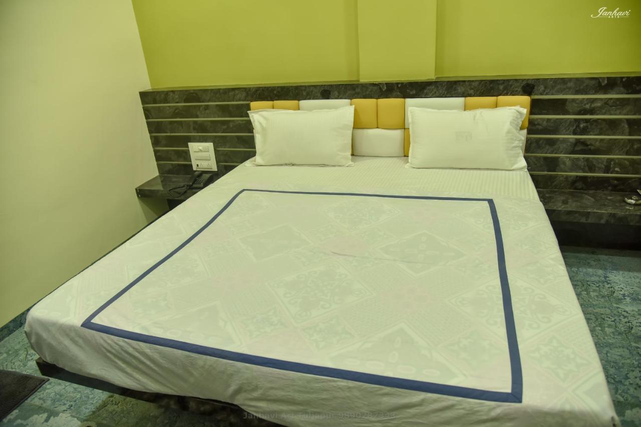 Pawan Executive Tuljapur Luaran gambar