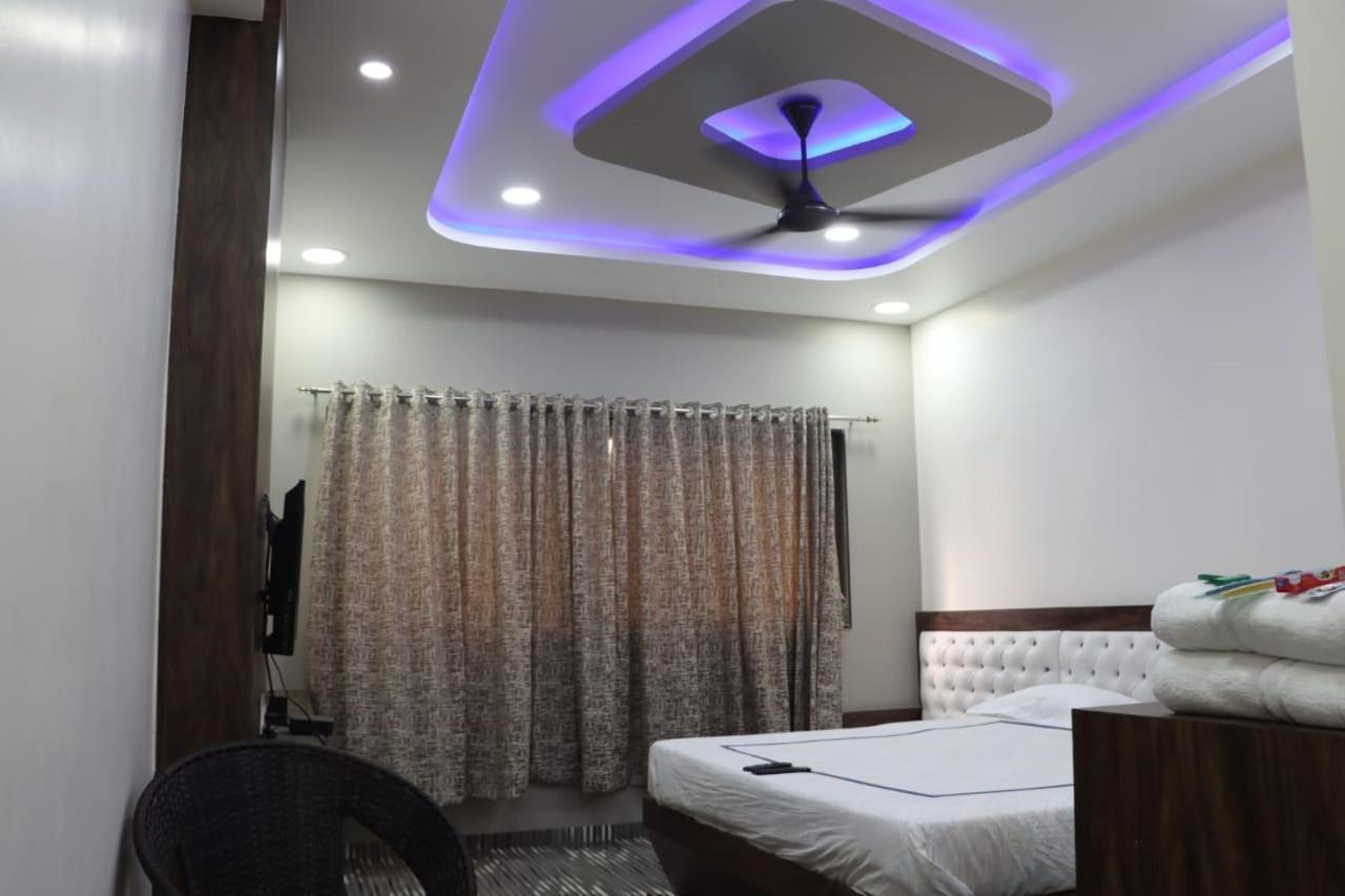 Pawan Executive Tuljapur Luaran gambar