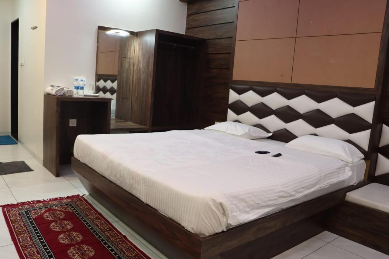 Pawan Executive Tuljapur Luaran gambar