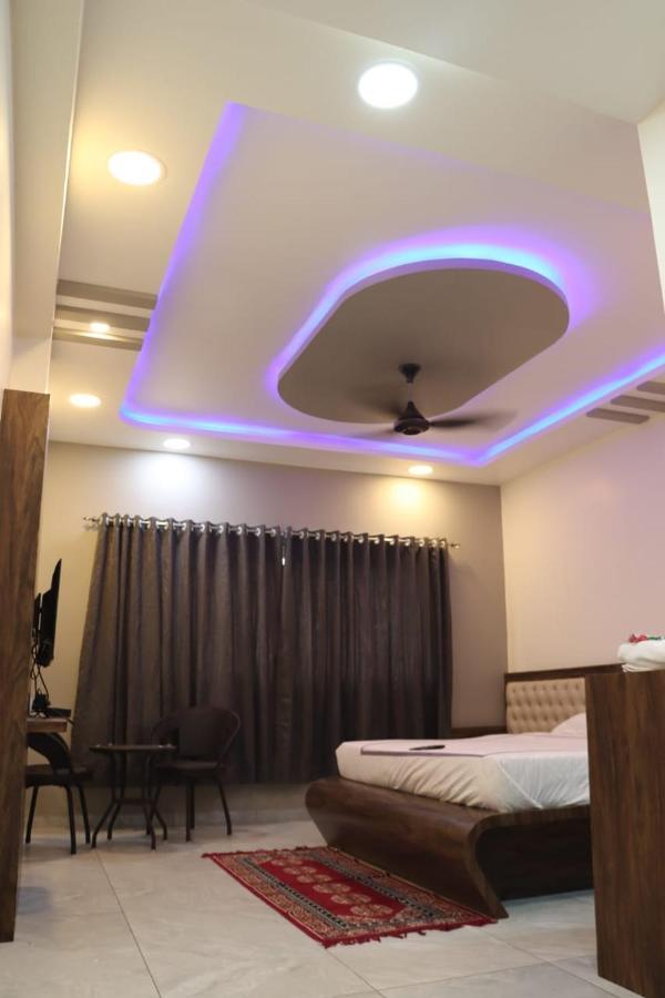 Pawan Executive Tuljapur Luaran gambar