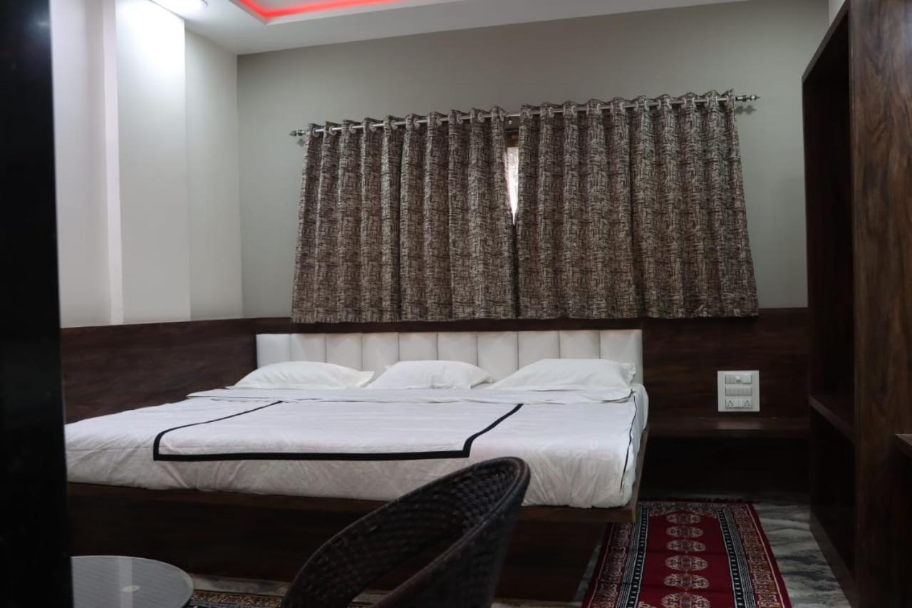 Pawan Executive Tuljapur Luaran gambar