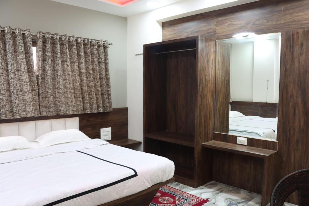 Pawan Executive Tuljapur Luaran gambar