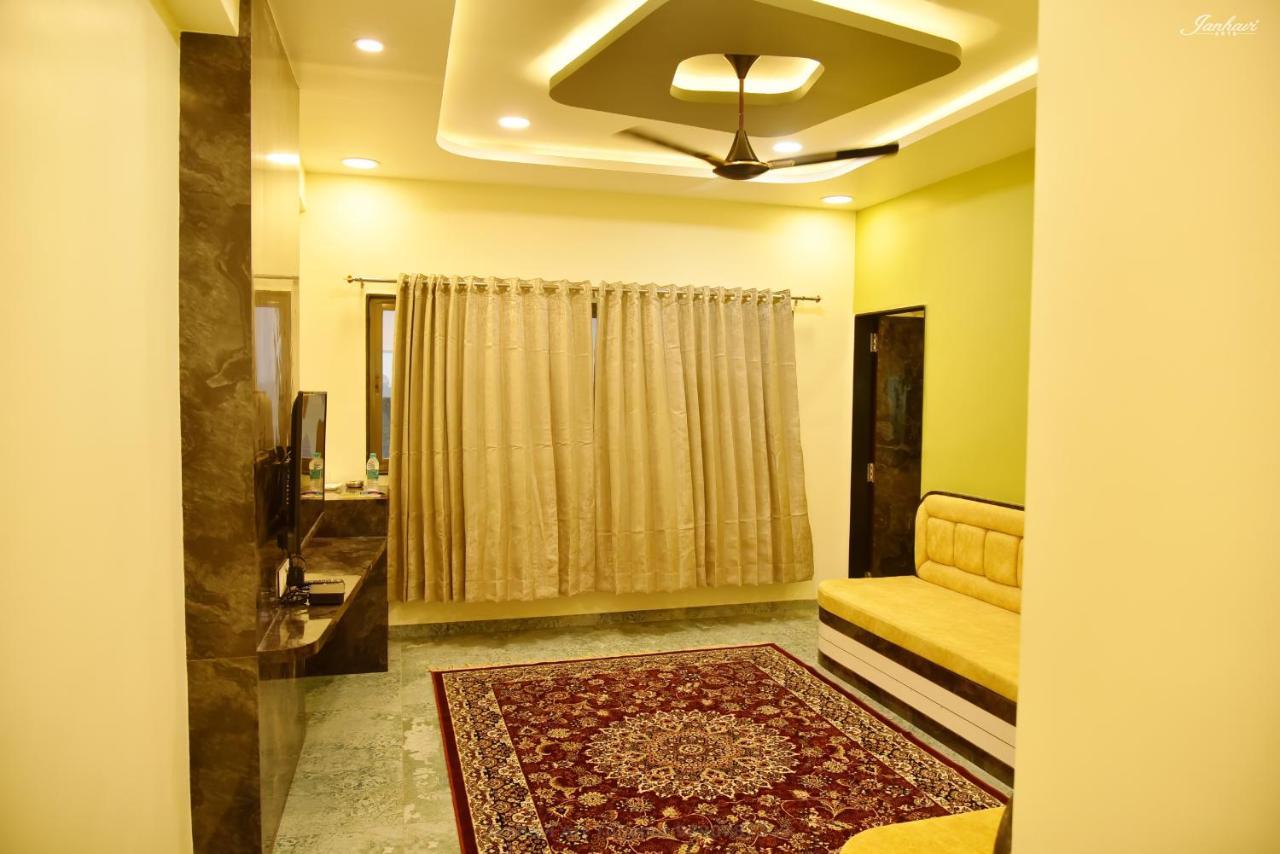 Pawan Executive Tuljapur Luaran gambar